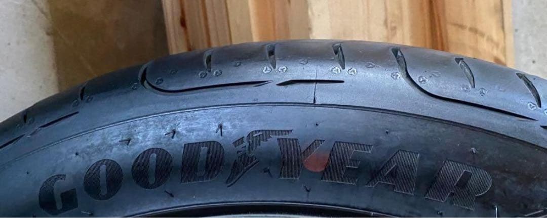 美品 グッドイヤー 245/40R19 2021年製 タイヤ 低走行