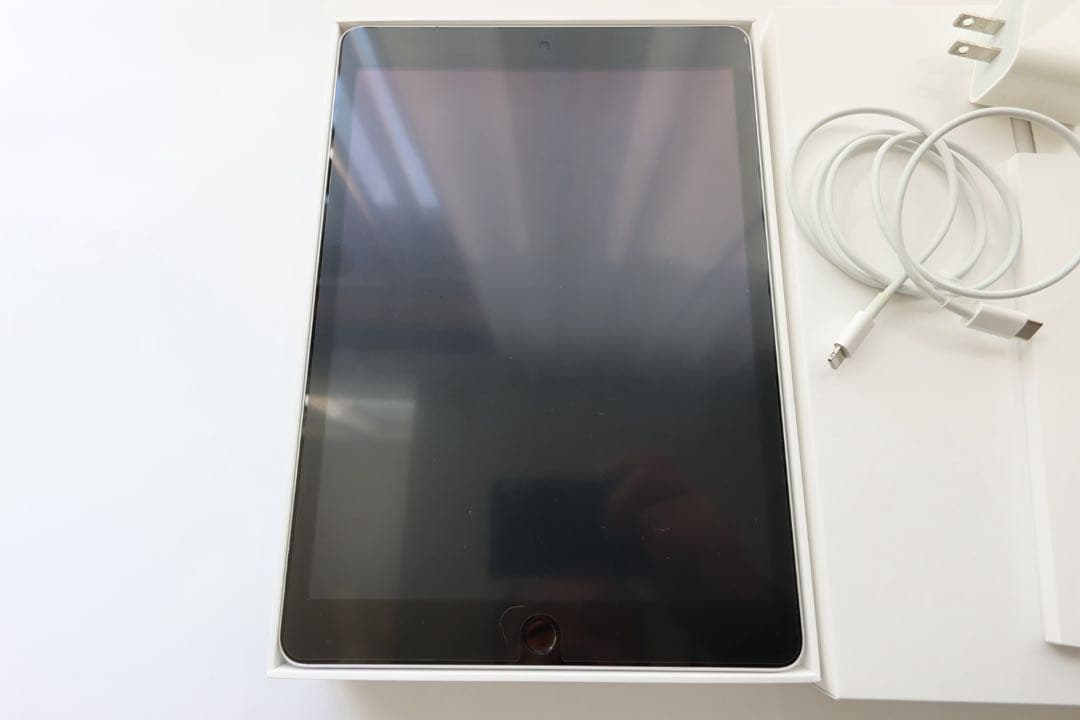 超美品 iPad 第9世代 Wi-Fiモデル 64GB シルバー　初期化済
